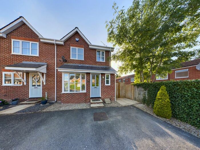 3 Bedroom Semi-Detached House To Rent In Kite Wood Road, Penn, HP10