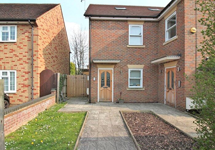 2 Bedroom Maisonette To Rent In New Road, Radlett, Hertfordshire, WD7