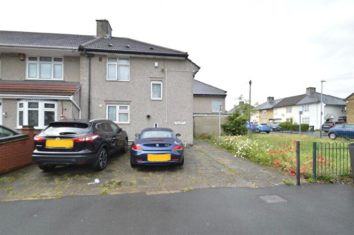 3 Bedroom End Of Terrace House For Sale In Fieldway, Dagenham, RM8