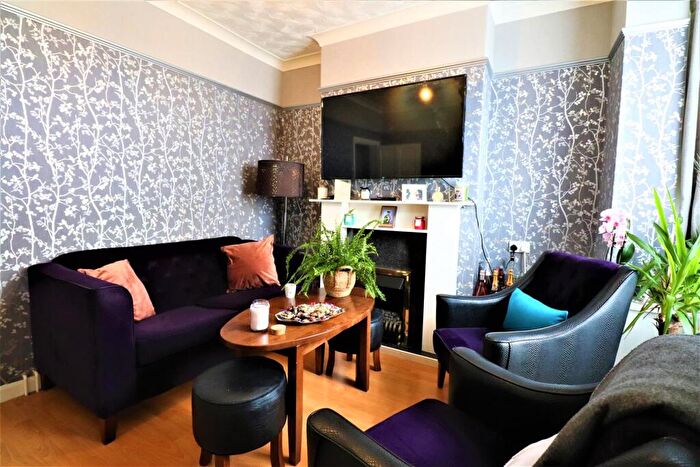 2 Bedroom Terraced House To Rent In The Grove, Daisy Road, Birmingham, B16