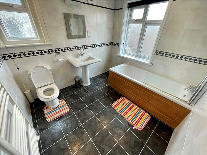 5 Bedroom Detached House To Rent In De Lisle Road, Bournemouth, BH3