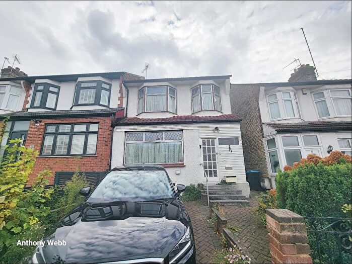 3 Bedroom End Terrace House For Sale In Evesham Road, New Southgate, London, N11