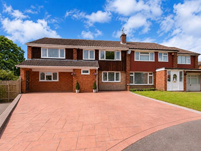 5 Bedroom Semi-Detached House For Sale In Carlton Close, Woodley, Reading, RG5