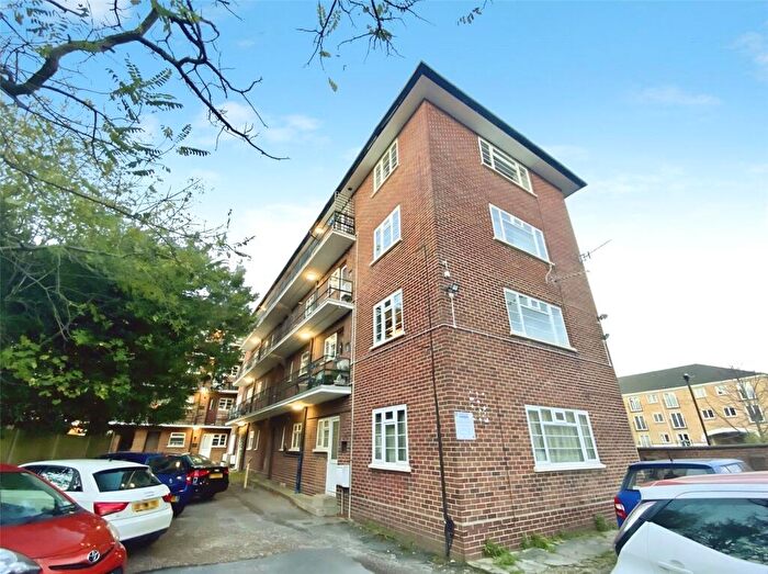 2 Bedroom Flat To Rent In Archers, Archers Road, Southampton, Hampshire, SO15