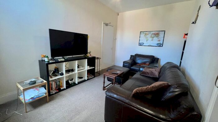 3 Bedroom Flat To Rent In Mowbray Street, Heaton, Newcastle Upon Tyne, NE6