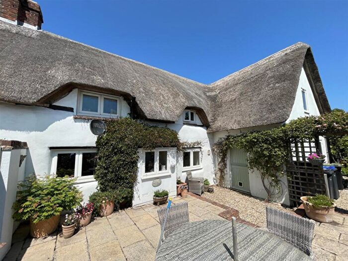 4 Bedroom Detached House For Sale In Tanners Lane, Shrewton, Salisbury, SP3