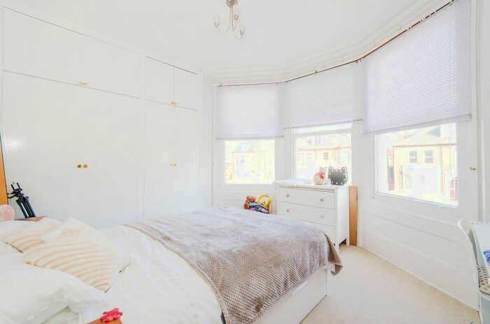 2 Bedroom Flat To Rent In Freeland Road, Ealing Common, London, W5