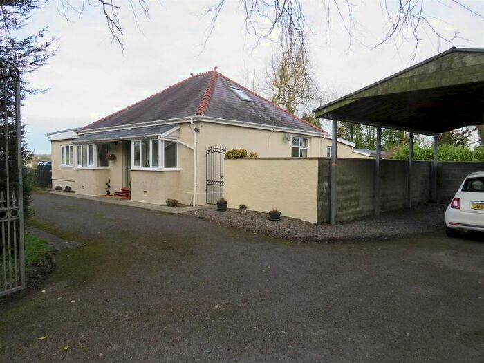 4 Bedroom Bungalow For Sale In Pembrey, Burry Port SA16