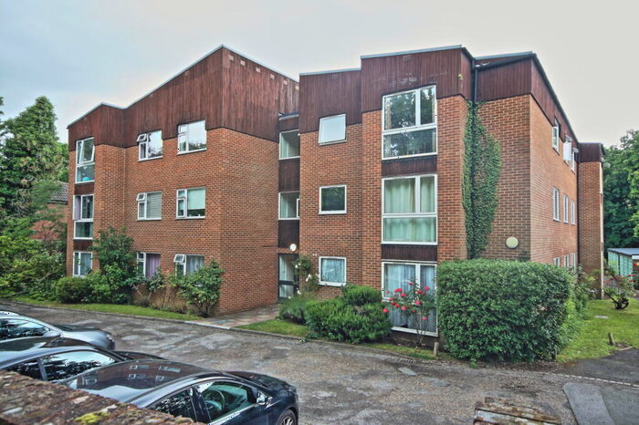 1 Bedroom Flat To Rent In Roslyn Court, Woking, GU21