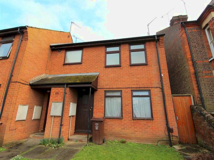 1 Bedroom Flat To Rent In Ridgmont Road, St. Albans, Hertfordshire, AL1