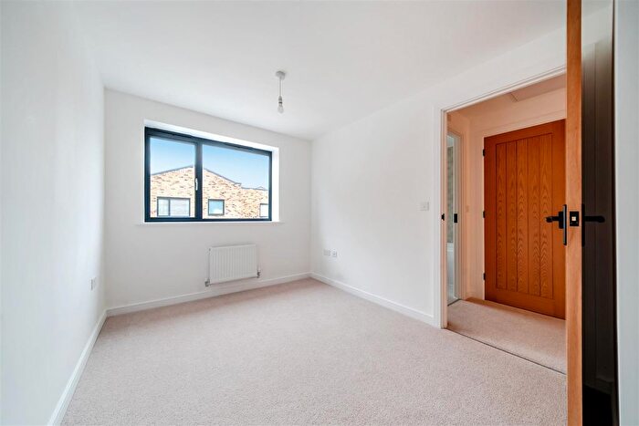 2 Bedroom End Of Terrace House To Rent In Bridgewater Close, Nottingham, NG2