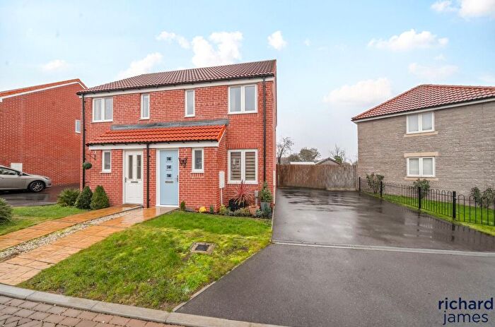 2 Bedroom Semi Detached House For Sale In Ward Close, Purton, Purton, SN5