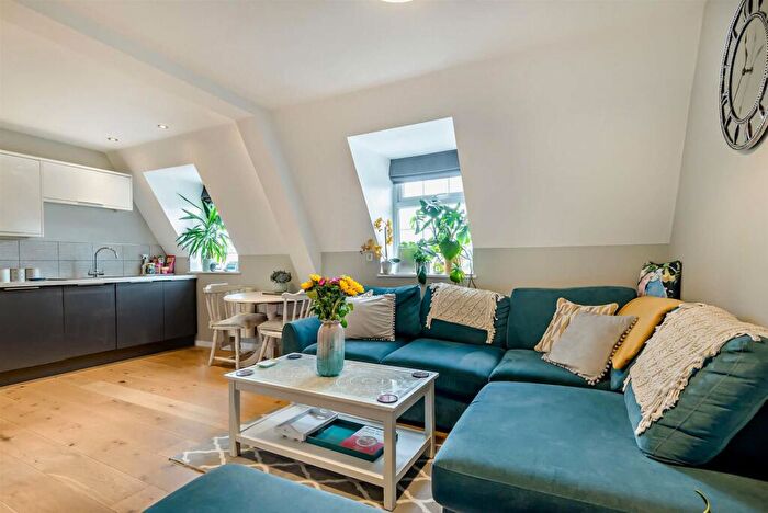 2 Bedroom Apartment For Sale In Cirencester, GL7