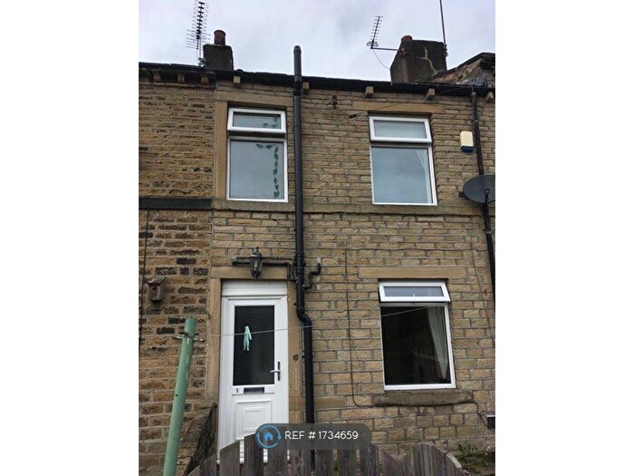 2 Bedroom Terraced House To Rent In Thornhill Road, Huddersfield, HD3