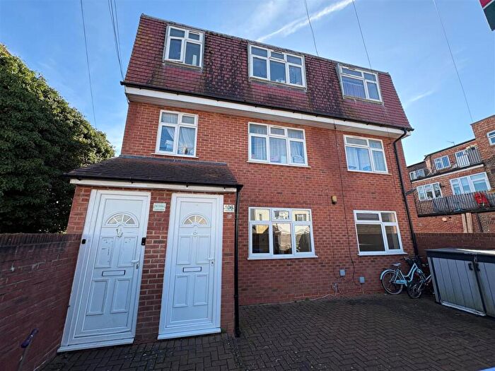 2 Bedroom Maisonette To Rent In Upper Farm Road, West Molesey, KT8