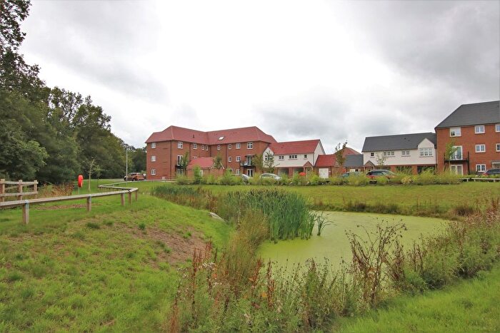 2 Bedroom Flat For Sale In Austen Grove, Arborfield Green, Reading, RG2