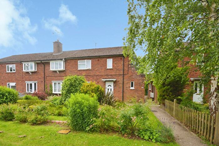 2 Bedroom Maisonette For Sale In Pondwicks, Amersham, HP7