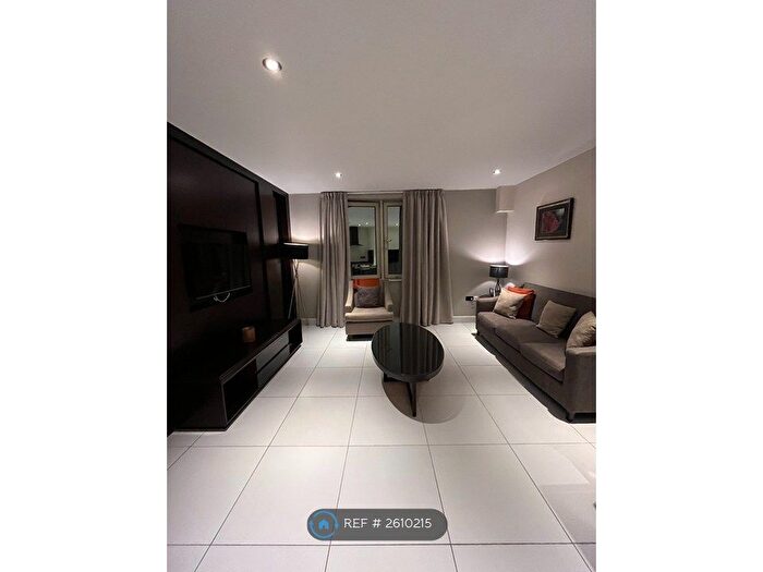 1 Bedroom Flat To Rent In Headrow Residence, Leeds, LS1