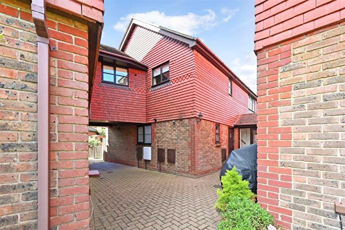 2 Bedroom Apartment To Rent In Old Bridge Road, Bosham, PO18