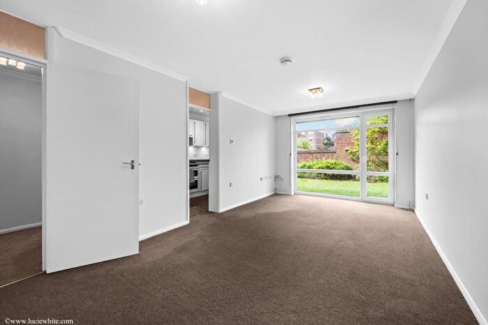 1 Bedroom Flat To Rent In Upton Court, The Downs, Wimbledon, SW20