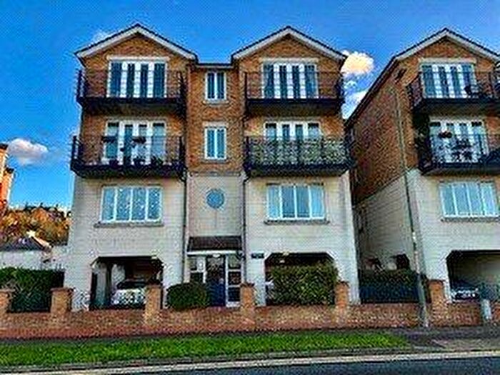 2 Bedroom Apartment To Rent In Keating Close, Kent, ME1