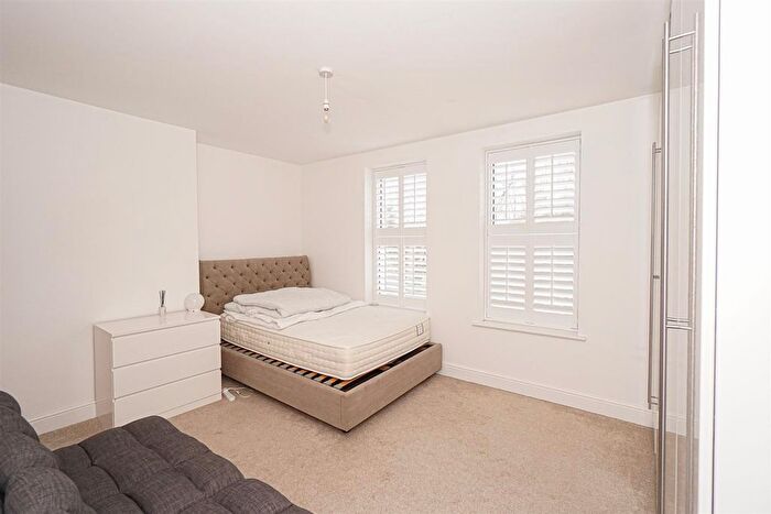 2 Bedroom Flat For Sale In Charles Road, St. Leonards-On-Sea, TN38