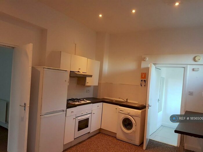 1 Bedroom Flat To Rent In Purley, Surrey, CR8