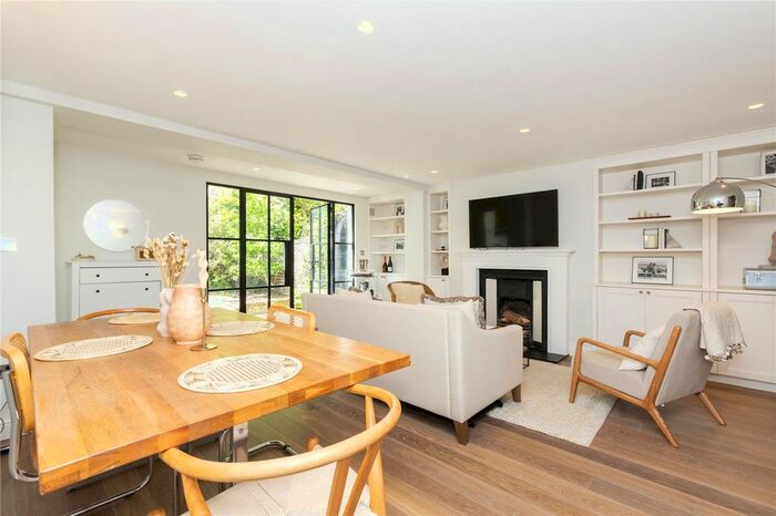 2 Bedroom Flat To Rent In Hemingford Road, Barnsbury, Islington, London, N1