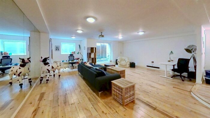 2 Bedroom Maisonette To Rent In Shad Thames, London, SE1