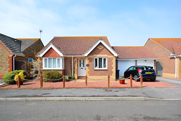 2 Bedroom Detached Bungalow To Rent In Lawrence Close, Selsey, West Sussex, PO20