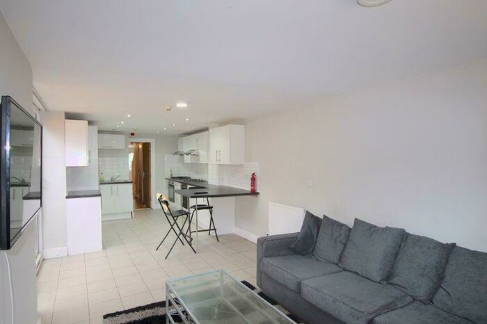 8 Bedroom Terraced House To Rent In Merthyr Street, Cardiff(City), CF24