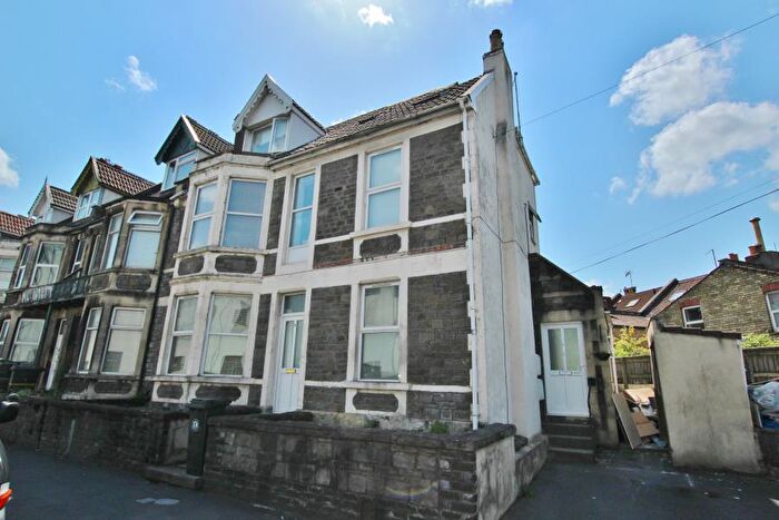 2 Bedroom Flat To Rent In Clift House Road - Southville, BS3