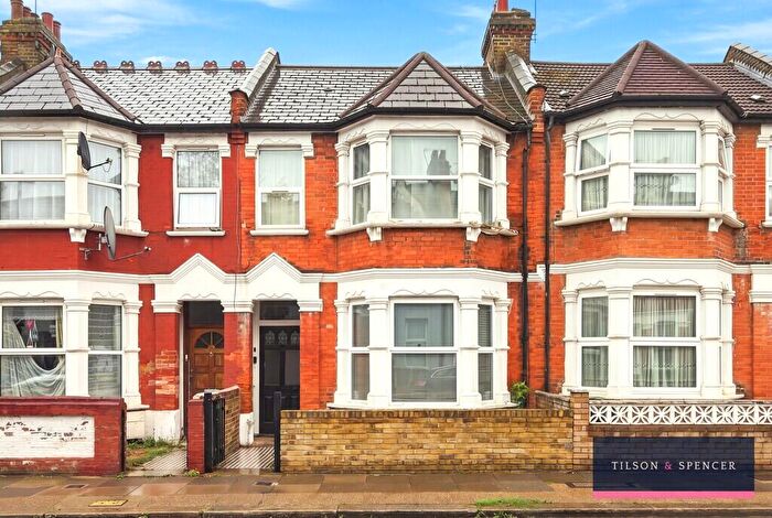 2 Bedroom Flat For Sale In Mount Pleasant Road, London, N17