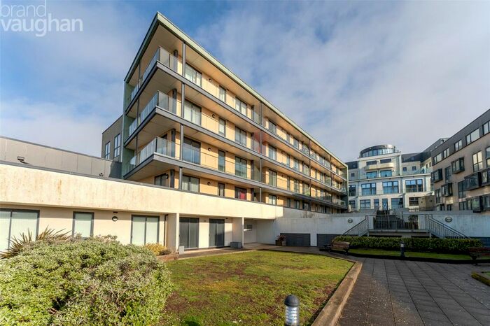 2 Bedroom Flat To Rent In Suez Way, Saltdean, Brighton, BN2