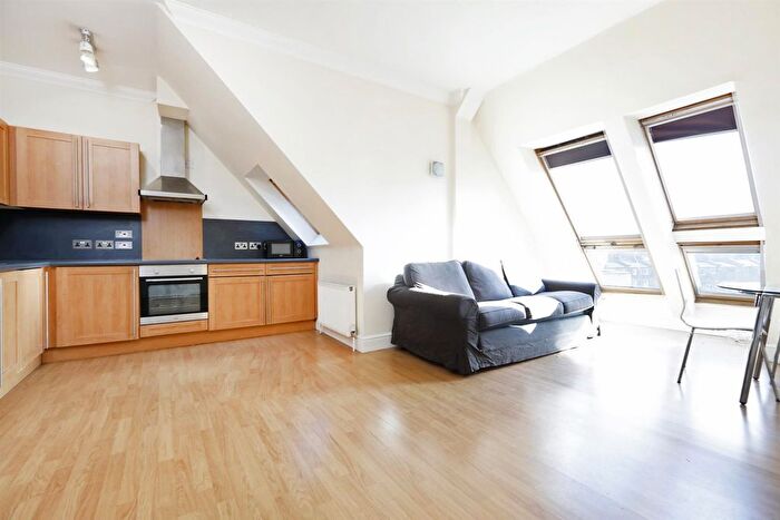 2 Bedroom Flat To Rent In Hulme Place, London, SE1