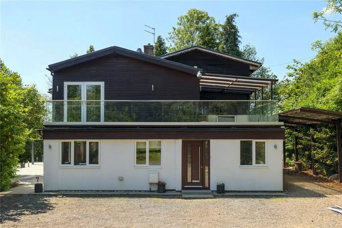 5 Bedroom Detached House To Rent In Woburn Hill, Addlestone, Surrey, KT15