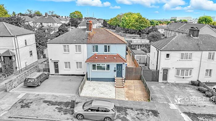 3 Bedroom Semi-Detached House For Sale In Second Avenue, West Thurrock, RM20