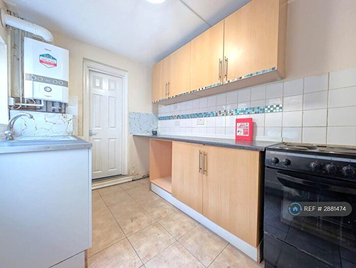 3 Bedroom Terraced House To Rent In Gordon Road, Chatham, ME4