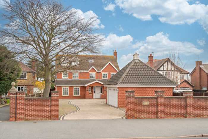 5 Bedroom Detached House For Sale In Yarmouth Road, Lowestoft, NR32