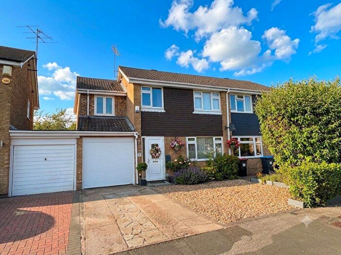 5 Bedroom Semi-Detached House For Sale In Byron Drive, Newport Pagnell, MK16