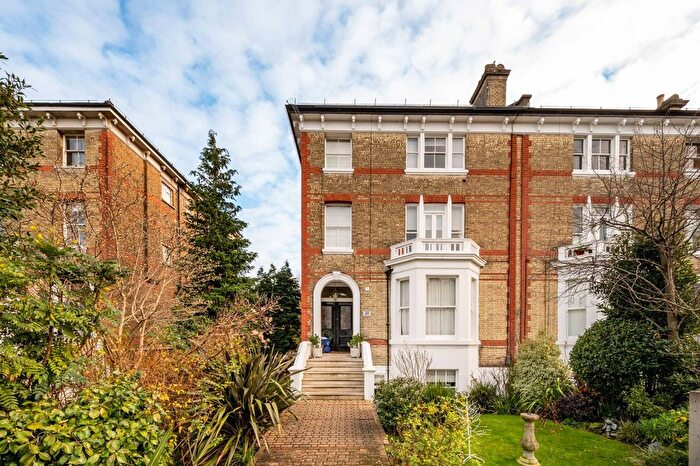 3 Bedroom Flat To Rent In The Barons, St Margarets, Twickenham, TW1