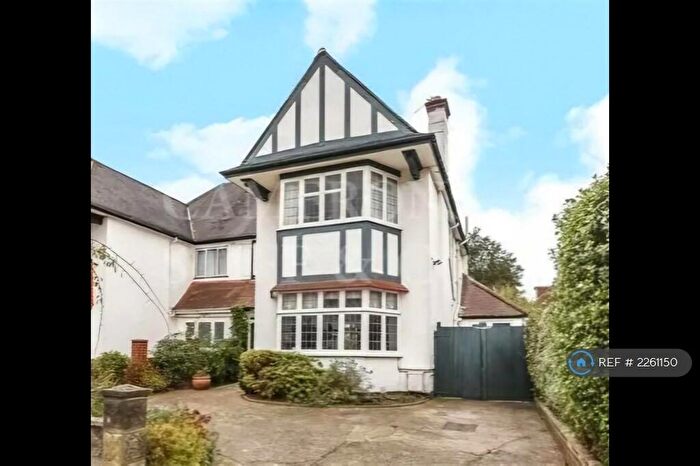 Studio To Rent In Chatsworth Road, London, NW2