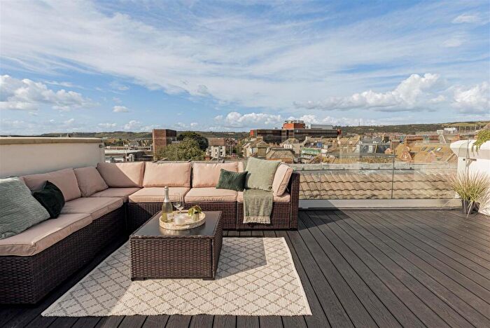 3 Bedroom Apartment For Sale In Pleydell Gardens, Folkestone, CT20