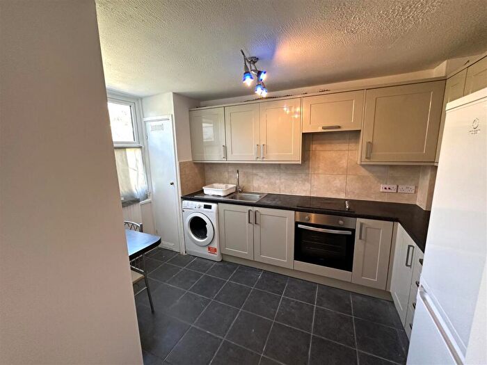3 Bedroom Terraced House To Rent In Pellatt Grove, Wood Green, N22