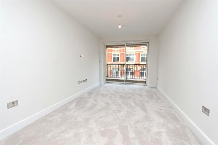 2 Bedroom Apartment To Rent In Broadway, Leigh-on-Sea, Essex, SS9