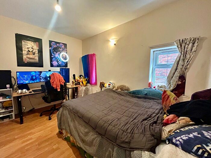 5 Bedroom Semi-Detached House For Sale In Oxford Road, Southampton, SO14