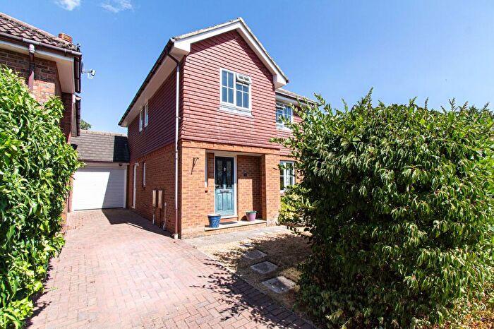 4 Bedroom Link Detached House For Sale In Cavendish Gardens, Church Crookham, GU52