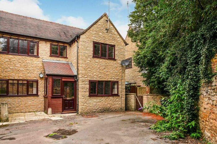 2 Bedroom End Of Terrace House To Rent In Archway Court, Faringdon, SN7