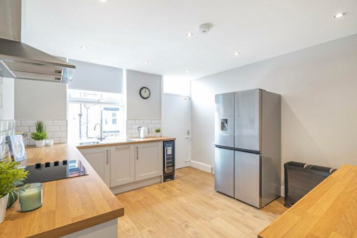 6 Bedroom House To Rent In Burchett Place, Leeds, LS6