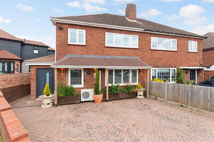 3 Bedroom Semi-Detached House For Sale In Foxbury Close, Orpington, BR6